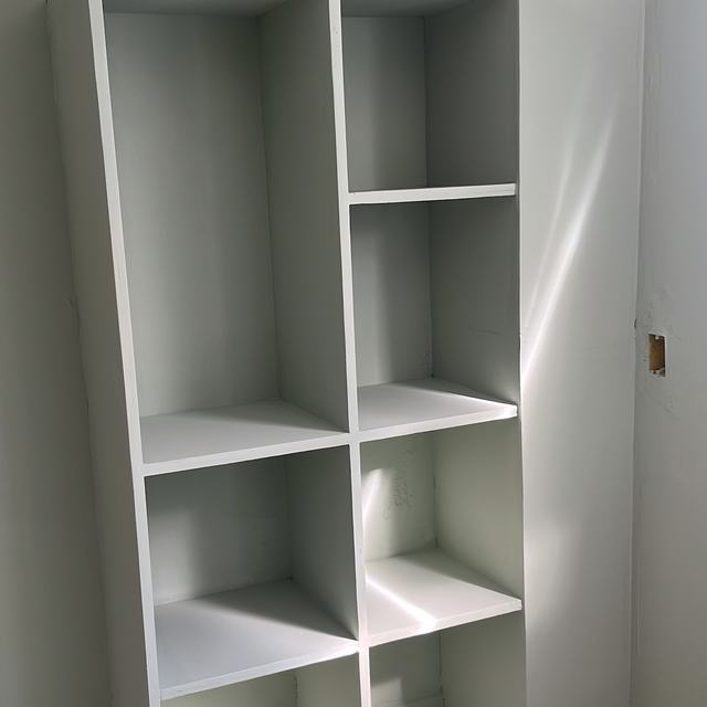 Estante com nichos feita em drywall